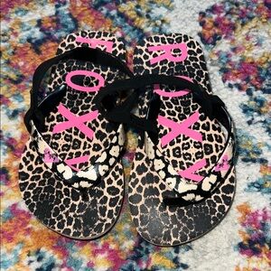 NWOT Roxy Black and Pink Leopard Flip Flops